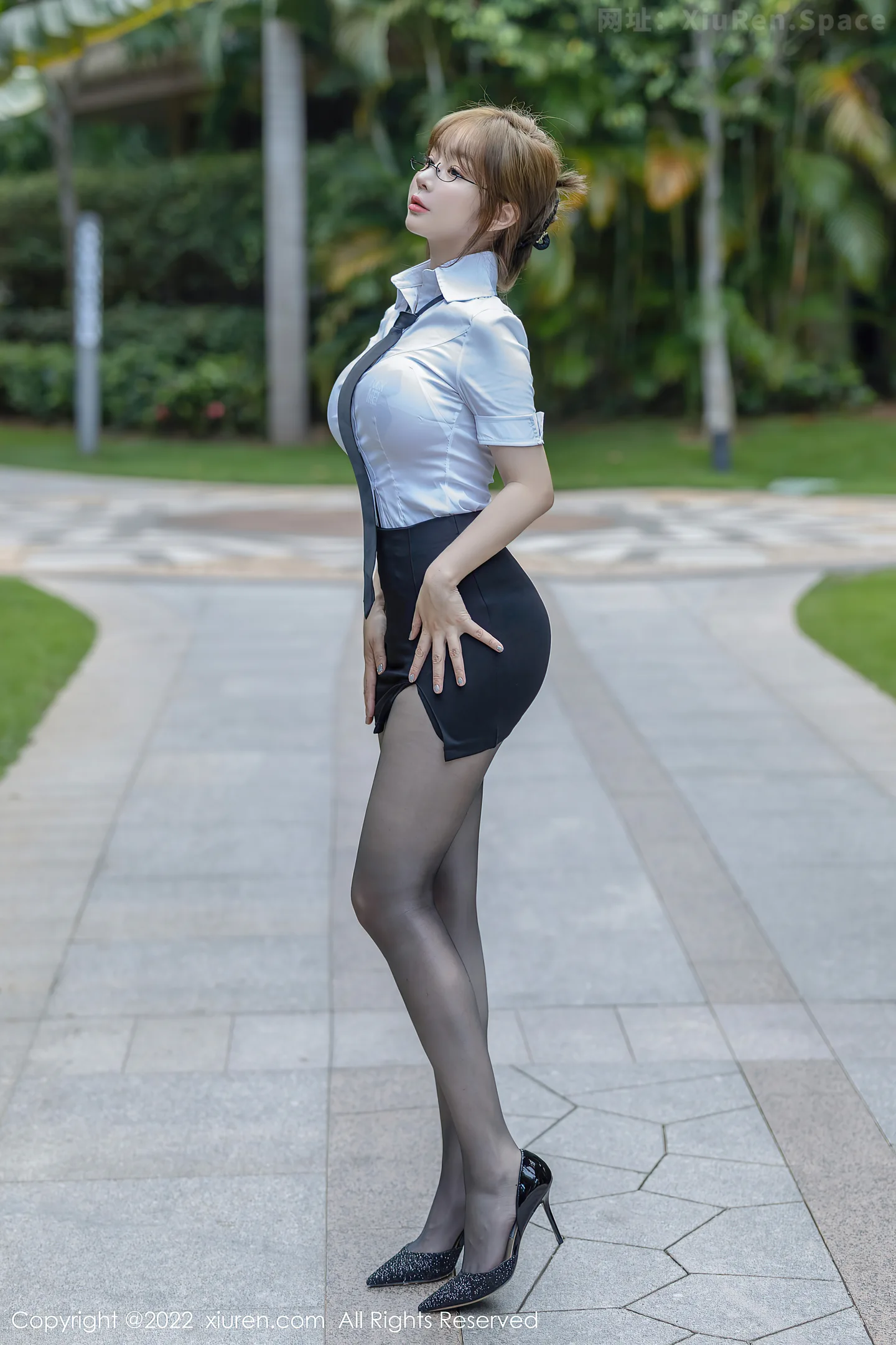 图片[3]-[XiuRen秀人网] VOL.5417 女神王雨纯海南旅拍性感白T配黑短裙露黑色情趣内衣诱惑写真73P-秀人网官方网站